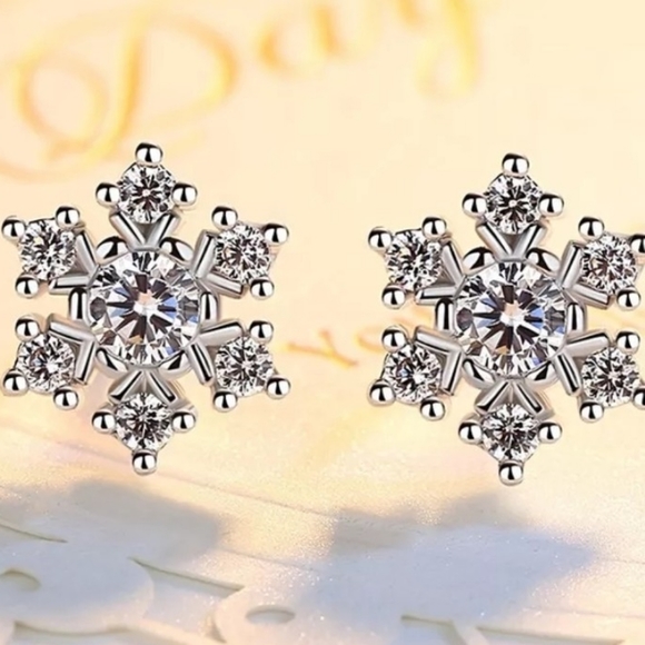 Sterling Silver CZ Snowflake Stud Earrings NEW - Picture 3 of 10